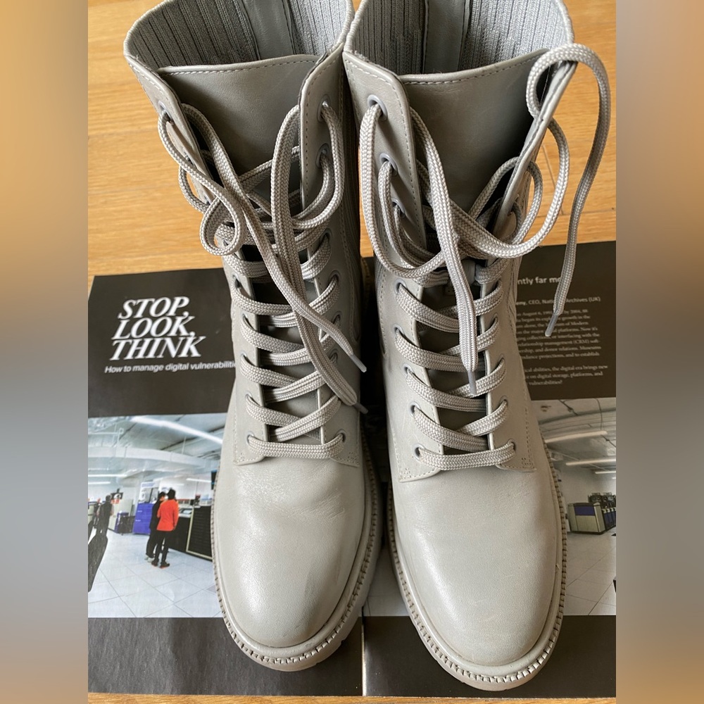 Sam Edelman low-heel boots size 5.5